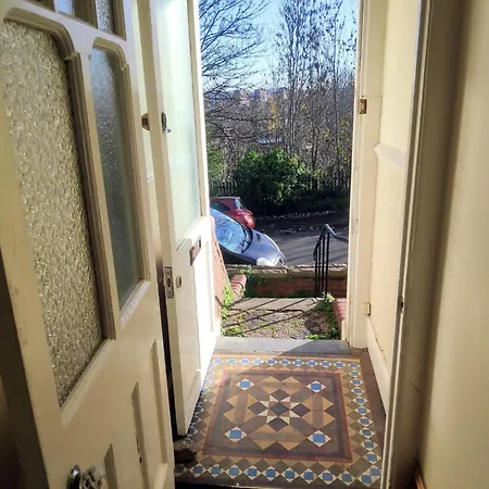 Light And Stylish Close To Centre