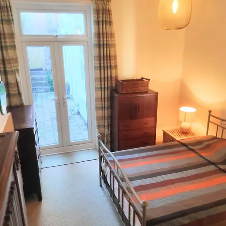 Light And Stylish Close To Centre Apartment *