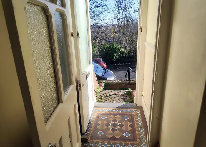 Light And Stylish Close To Centre