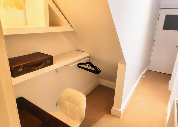 Light And Stylish Close To Centre Apartman Bristol