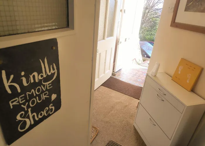 Light And Stylish Close To Centre Apartment