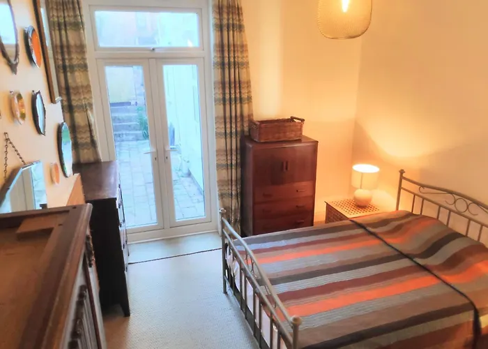 Light And Stylish Close To Centre Apartment *