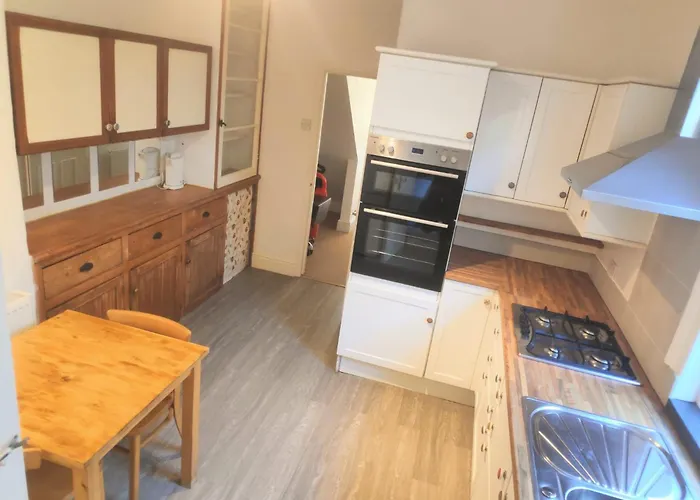 Light And Stylish Close To Centre Apartment Bristol